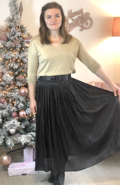 Tenue jupe et pull doré